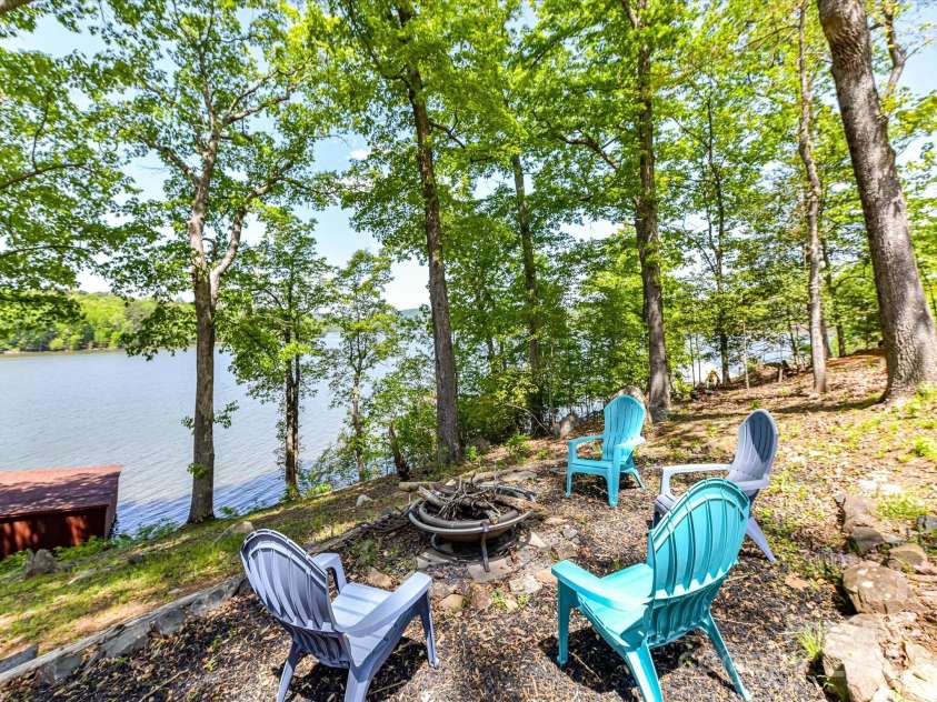 1278 Island Creek Drive, Troy, NC 27371.  MLS# CAR4249802, YatesRealty ID 7831. 