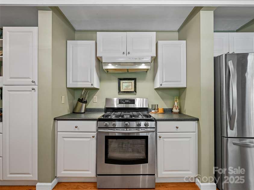 18 Thousand Oaks Boulevard, Fairview, NC 28730.  MLS# CAR4250444, YatesRealty ID 7832. 