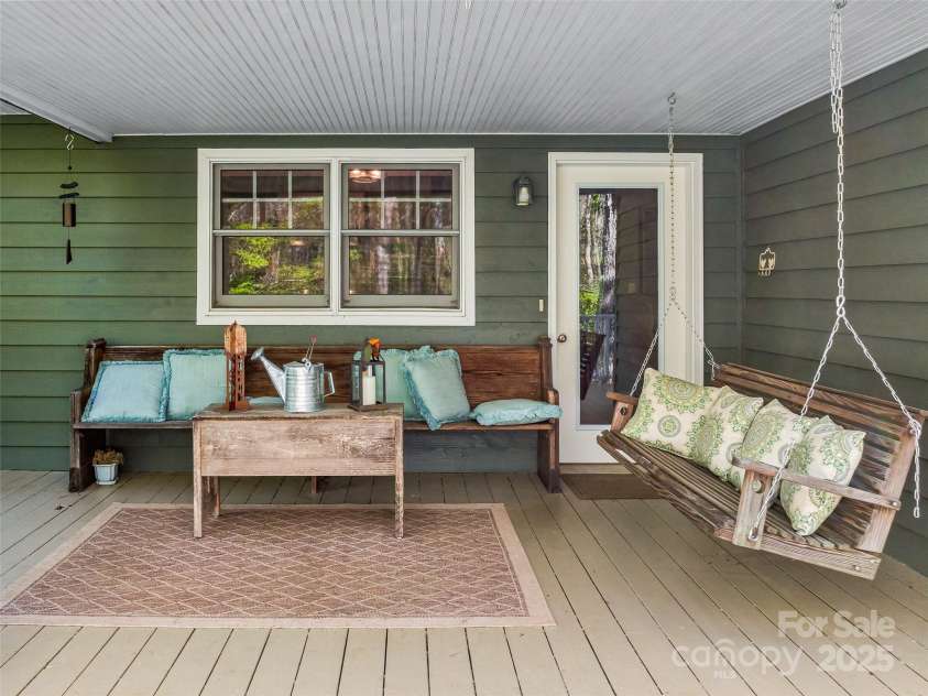 18 Thousand Oaks Boulevard, Fairview, NC 28730.  MLS# CAR4250444, YatesRealty ID 7832. 