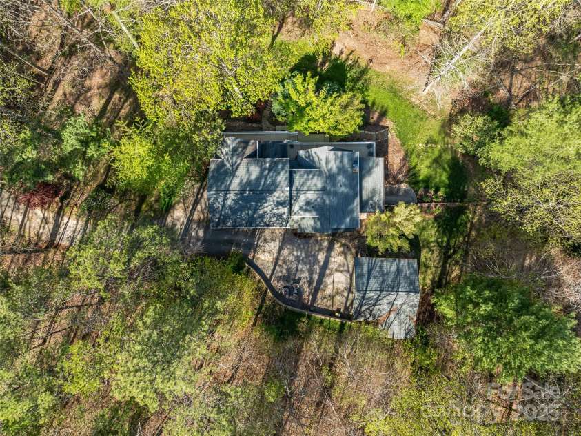 18 Thousand Oaks Boulevard, Fairview, NC 28730.  MLS# CAR4250444, YatesRealty ID 7832. 