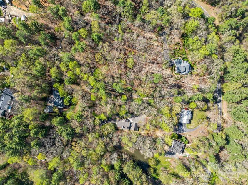 18 Thousand Oaks Boulevard, Fairview, NC 28730.  MLS# CAR4250444, YatesRealty ID 7832. 