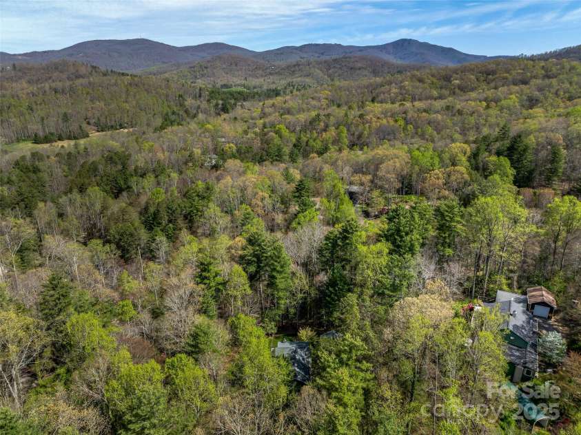 18 Thousand Oaks Boulevard, Fairview, NC 28730.  MLS# CAR4250444, YatesRealty ID 7832. 