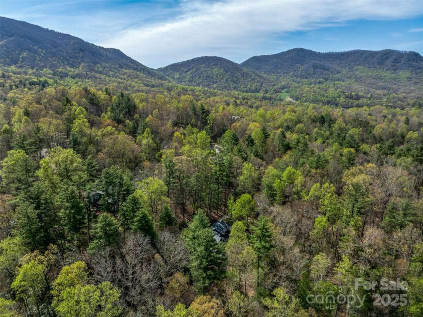 18 Thousand Oaks Boulevard, Fairview, NC 28730.  MLS# CAR4250444, YatesRealty ID 7832. 