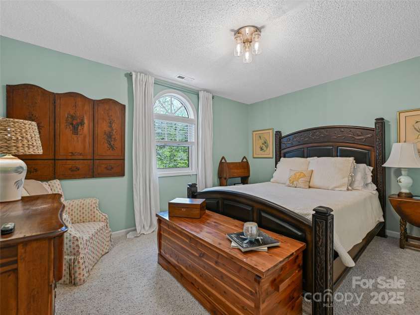 18 Thousand Oaks Boulevard, Fairview, NC 28730.  MLS# CAR4250444, YatesRealty ID 7832. Bonus Room with Closet