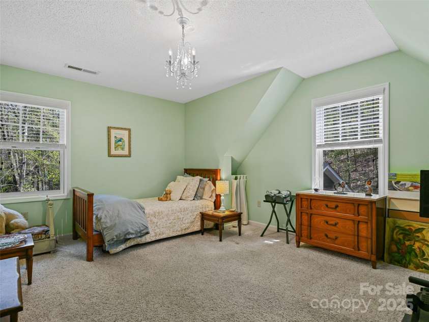 18 Thousand Oaks Boulevard, Fairview, NC 28730.  MLS# CAR4250444, YatesRealty ID 7832. Ensuite Bedroom