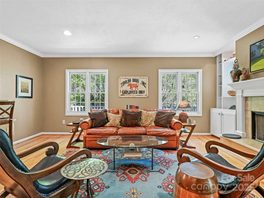 18 Thousand Oaks Boulevard, Fairview, NC 28730.  MLS# CAR4250444, YatesRealty ID 7832. Family Room