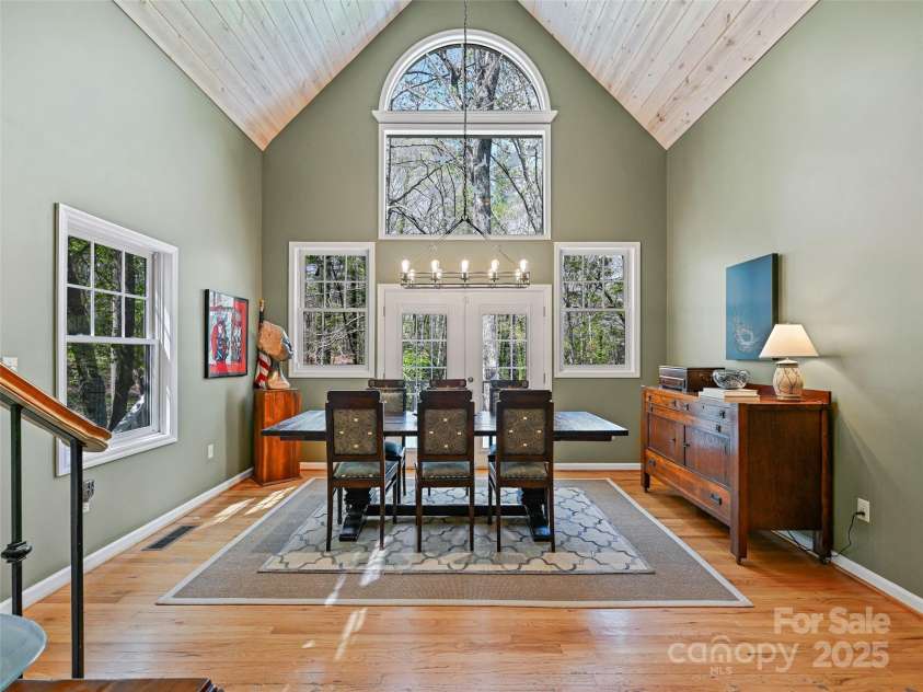 18 Thousand Oaks Boulevard, Fairview, NC 28730.  MLS# CAR4250444, YatesRealty ID 7832. Vaulted Dining Room