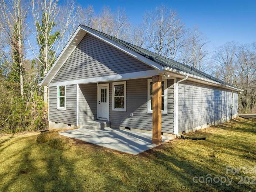 721 32nd Street, Conover, NC 28613.  MLS# CAR4249772, YatesRealty ID 7834. 