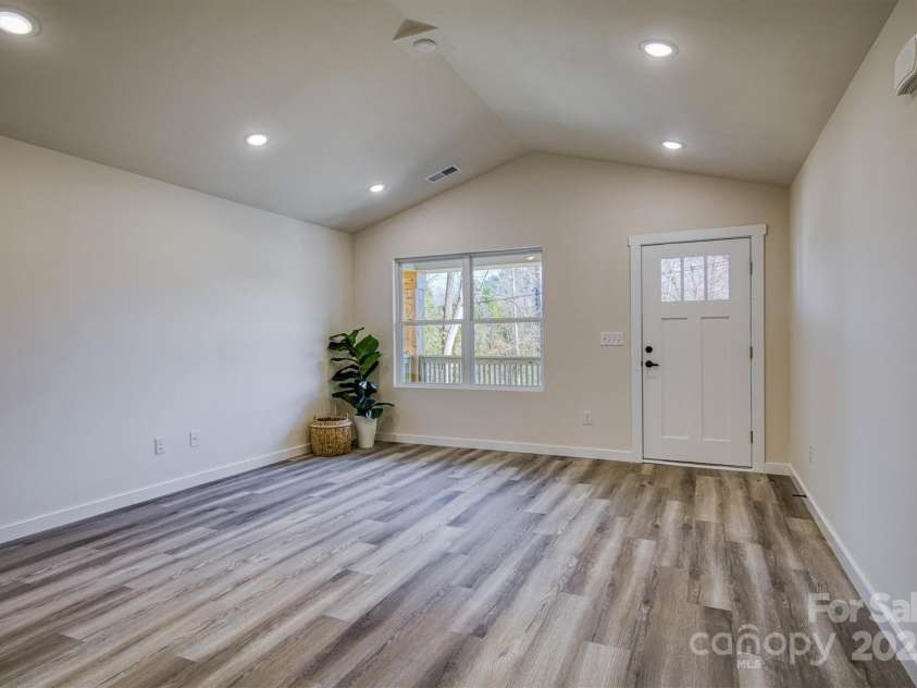 721 32nd Street, Conover, NC 28613.  MLS# CAR4249772, YatesRealty ID 7834. 