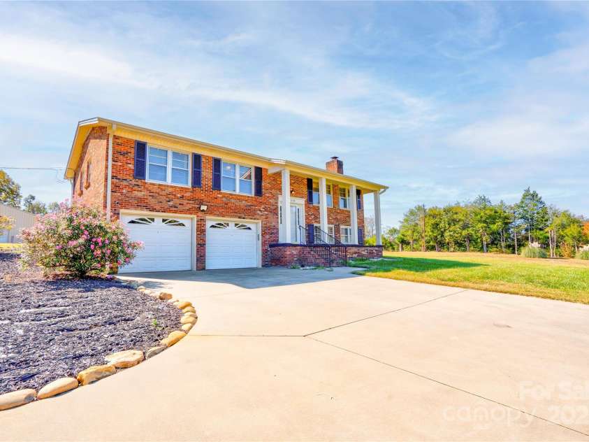 1033 College Avenue, Shelby, NC 28152.  MLS# CAR4314488, YatesRealty ID 7835. Front