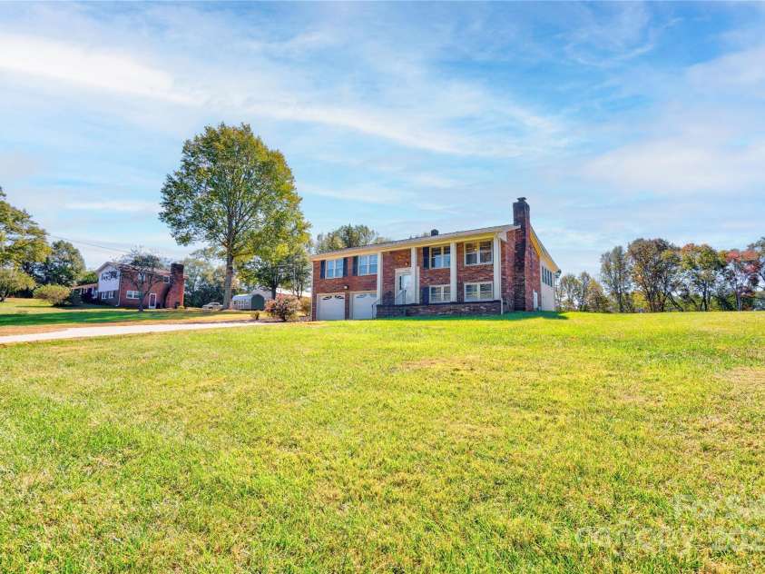 1033 College Avenue, Shelby, NC 28152.  MLS# CAR4314488, YatesRealty ID 7835. Front