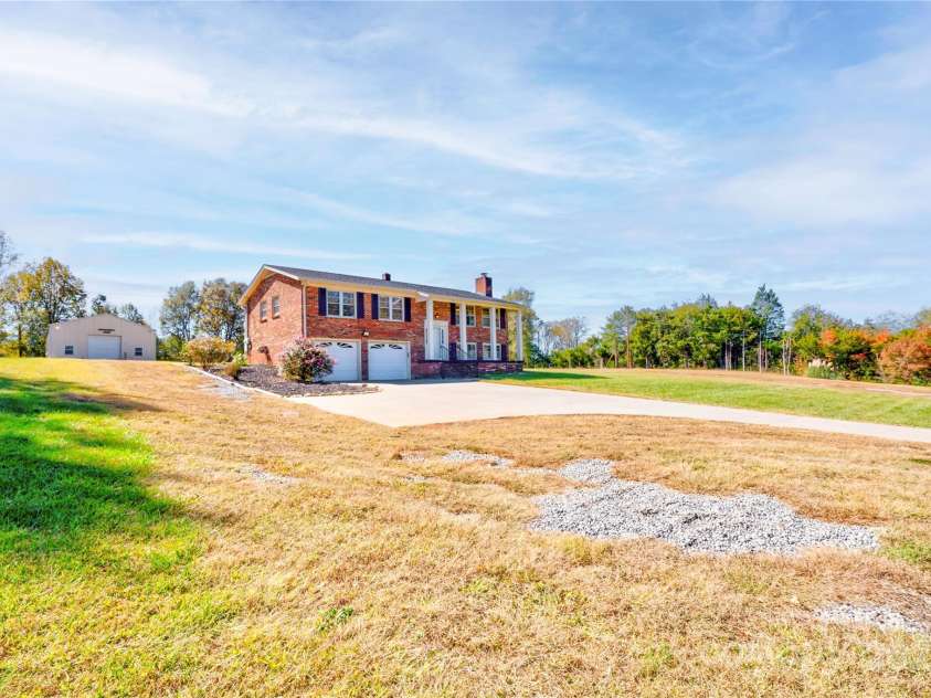 1033 College Avenue, Shelby, NC 28152.  MLS# CAR4314488, YatesRealty ID 7835. Front