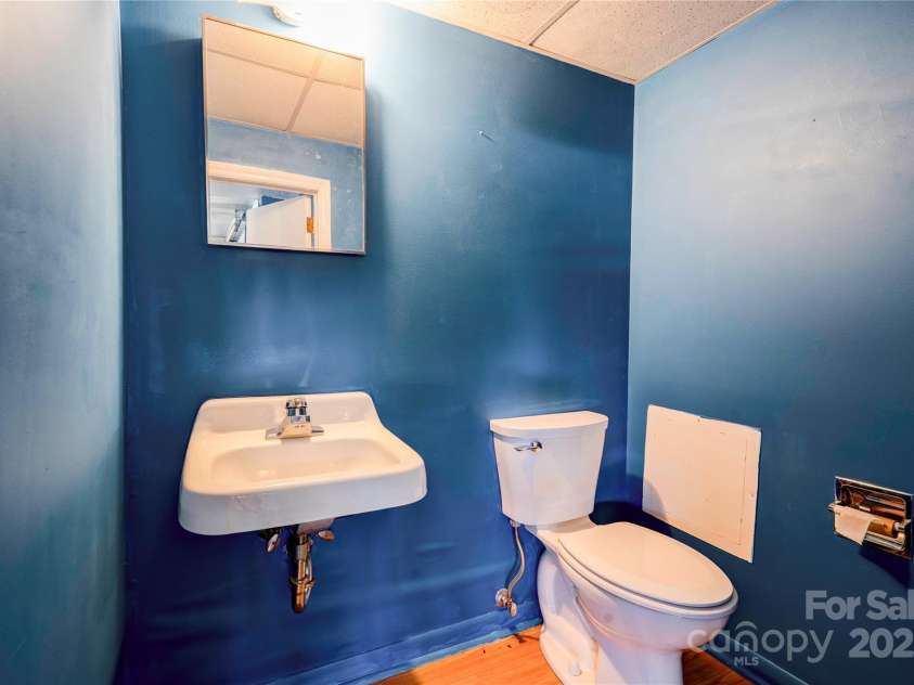 1033 College Avenue, Shelby, NC 28152.  MLS# CAR4314488, YatesRealty ID 7835. Half Bath
