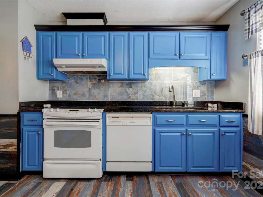 1033 College Avenue, Shelby, NC 28152.  MLS# CAR4314488, YatesRealty ID 7835. Kitchen 