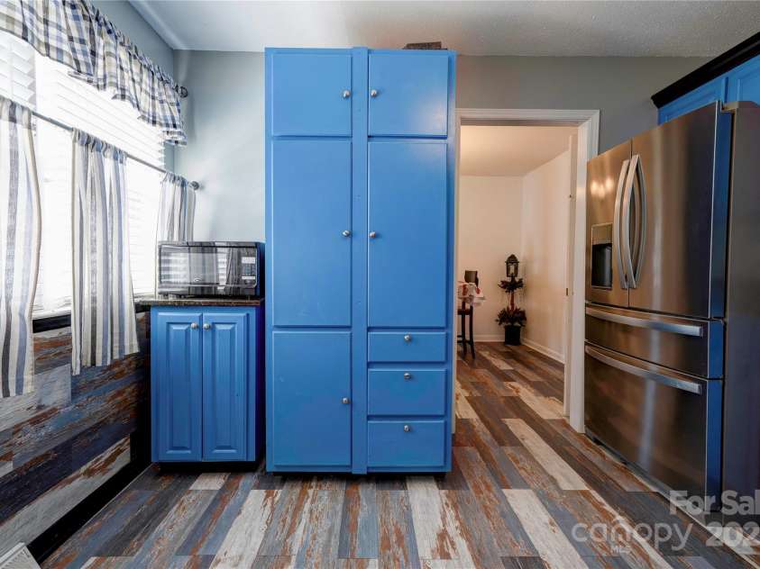 1033 College Avenue, Shelby, NC 28152.  MLS# CAR4314488, YatesRealty ID 7835. Kitchen