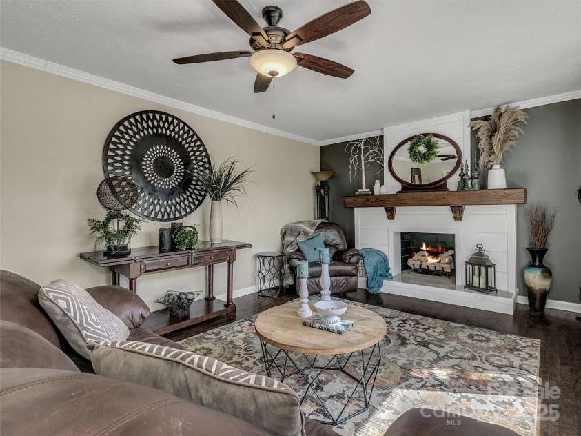 118 Feagan Road, Hendersonville, NC 28792.  MLS# CAR4247201, YatesRealty ID 7835. 