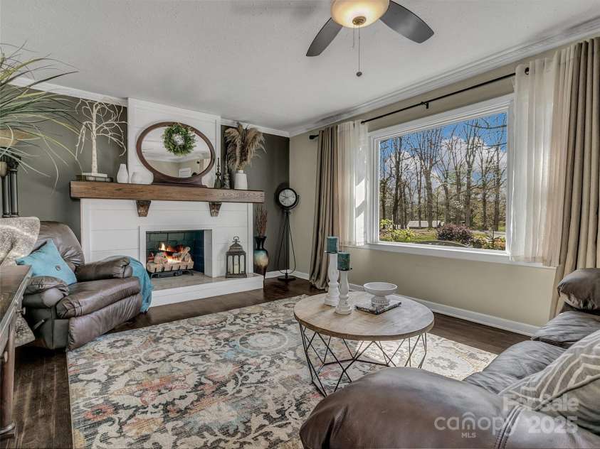 118 Feagan Road, Hendersonville, NC 28792.  MLS# CAR4247201, YatesRealty ID 7835. 