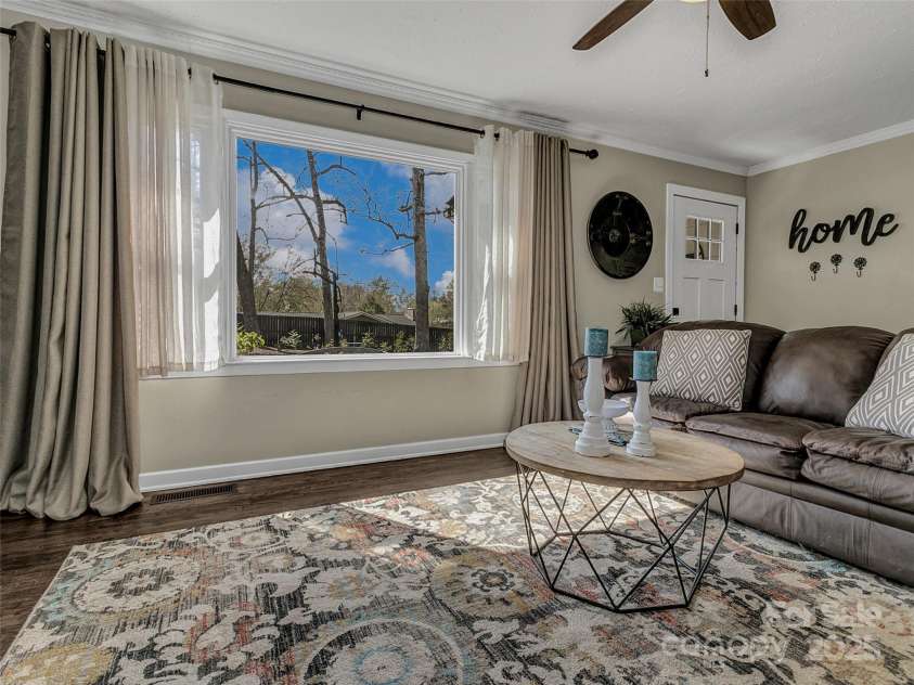 118 Feagan Road, Hendersonville, NC 28792.  MLS# CAR4247201, YatesRealty ID 7835. 