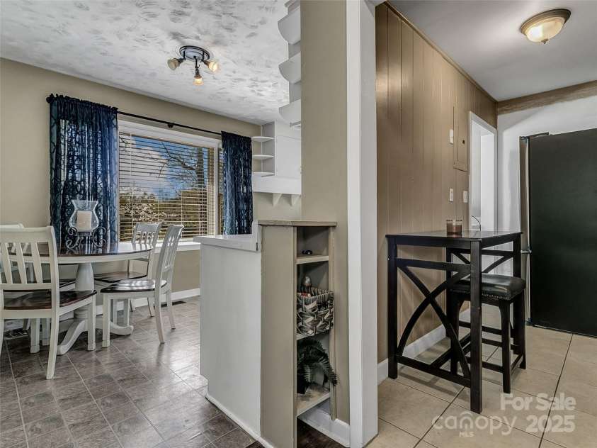 118 Feagan Road, Hendersonville, NC 28792.  MLS# CAR4247201, YatesRealty ID 7835. 