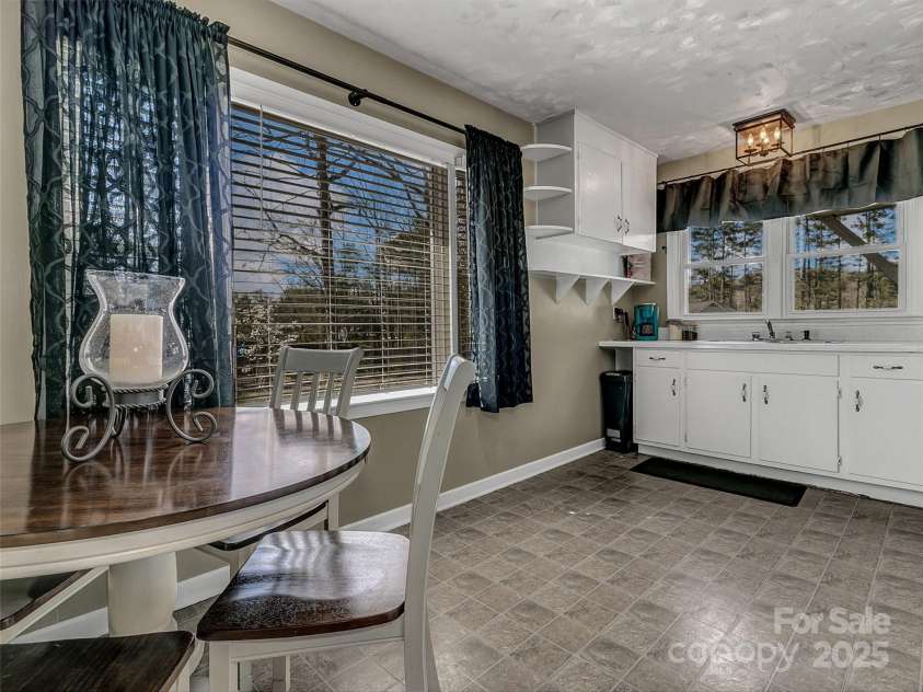 118 Feagan Road, Hendersonville, NC 28792.  MLS# CAR4247201, YatesRealty ID 7835. 