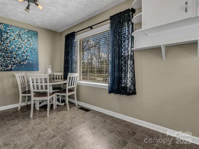 118 Feagan Road, Hendersonville, NC 28792.  MLS# CAR4247201, YatesRealty ID 7835. 