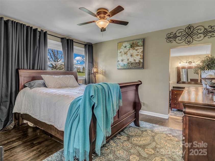 118 Feagan Road, Hendersonville, NC 28792.  MLS# CAR4247201, YatesRealty ID 7835. 