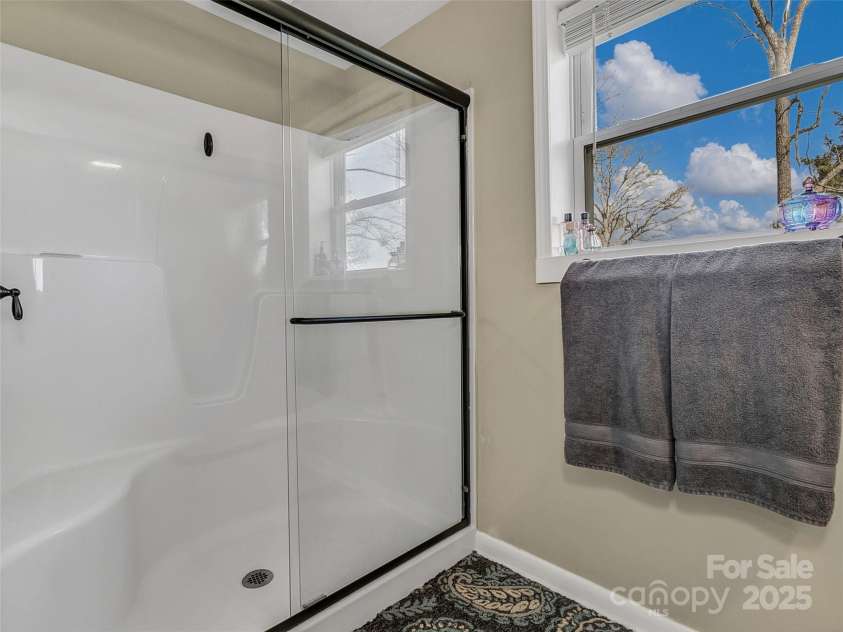 118 Feagan Road, Hendersonville, NC 28792.  MLS# CAR4247201, YatesRealty ID 7835. 