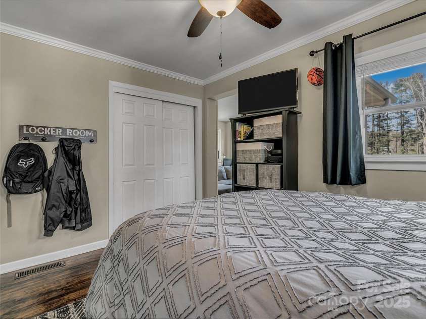 118 Feagan Road, Hendersonville, NC 28792.  MLS# CAR4247201, YatesRealty ID 7835. 