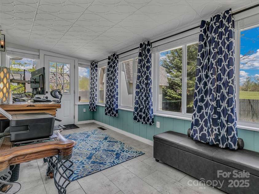 118 Feagan Road, Hendersonville, NC 28792.  MLS# CAR4247201, YatesRealty ID 7835. 