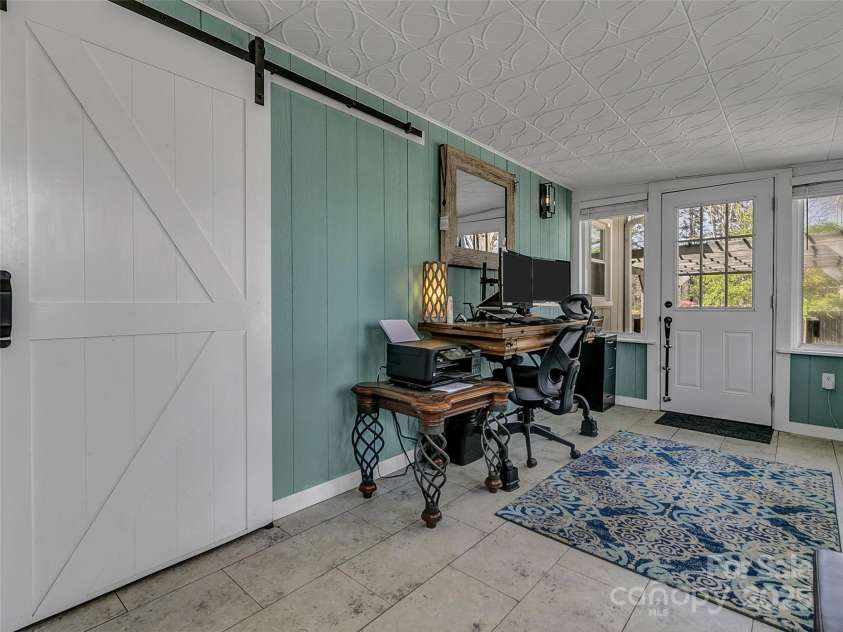 118 Feagan Road, Hendersonville, NC 28792.  MLS# CAR4247201, YatesRealty ID 7835. 