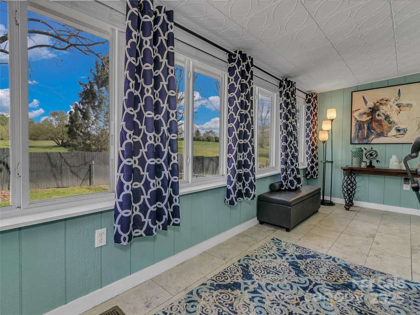 118 Feagan Road, Hendersonville, NC 28792.  MLS# CAR4247201, YatesRealty ID 7835. 