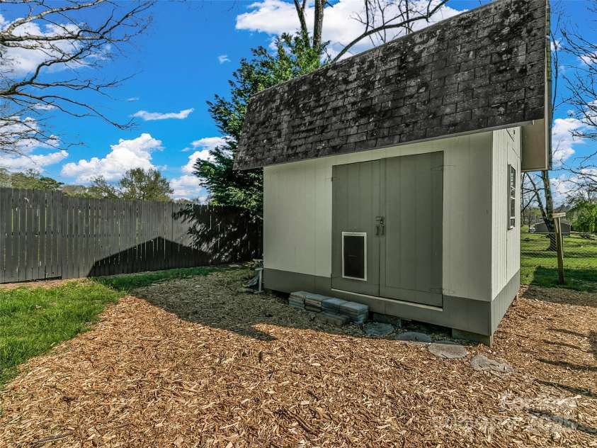 118 Feagan Road, Hendersonville, NC 28792.  MLS# CAR4247201, YatesRealty ID 7835. 