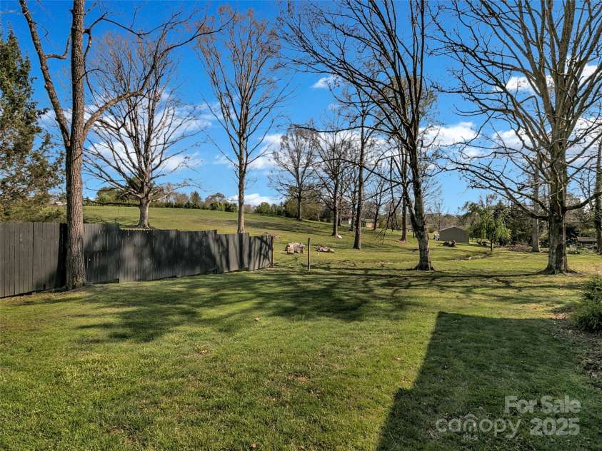 118 Feagan Road, Hendersonville, NC 28792.  MLS# CAR4247201, YatesRealty ID 7835. 