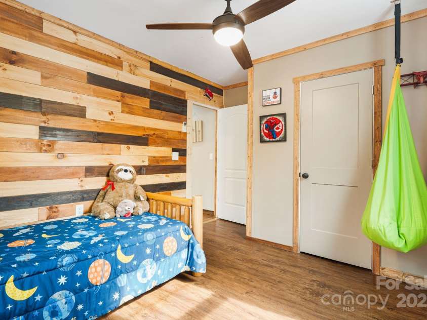 450 Fred Anderson Drive, Hot Springs, NC 28743.  MLS# CAR4249970, YatesRealty ID 7837. 