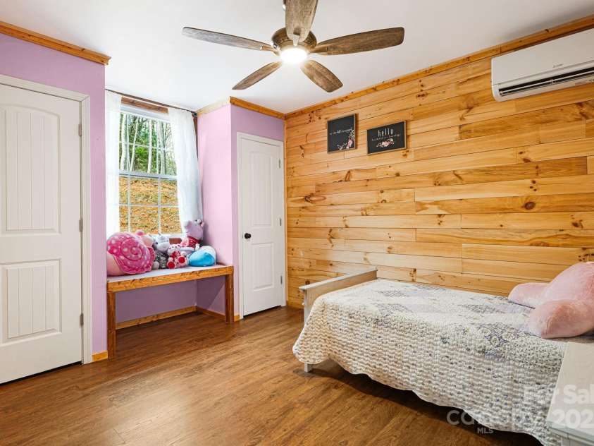 450 Fred Anderson Drive, Hot Springs, NC 28743.  MLS# CAR4249970, YatesRealty ID 7837. 