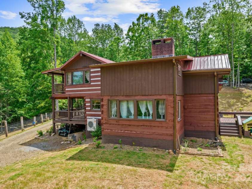 450 Fred Anderson Drive, Hot Springs, NC 28743.  MLS# CAR4249970, YatesRealty ID 7837. 