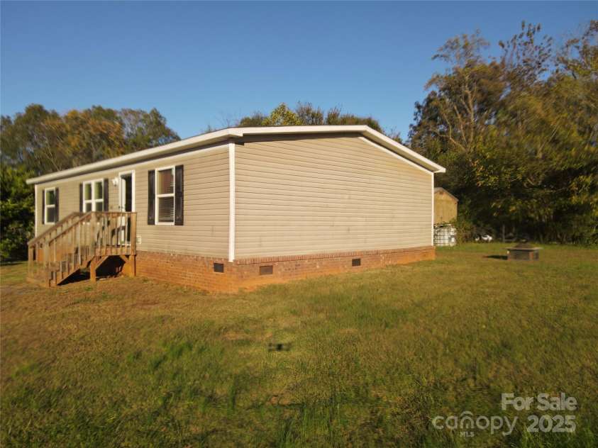 105 Ager Drive, Kings Mountain, NC 28086.  MLS# CAR4316839, YatesRealty ID 784. 