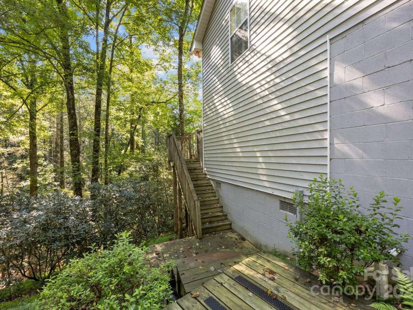 285 Holly Forest Court, Sapphire, NC 28774.  MLS# CAR4293424, YatesRealty ID 7840. 