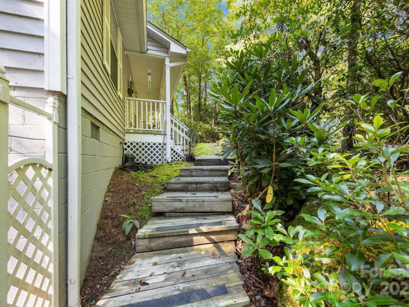 285 Holly Forest Court, Sapphire, NC 28774.  MLS# CAR4293424, YatesRealty ID 7840. 