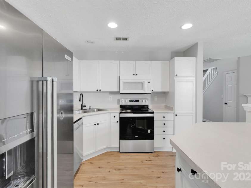 4586 Antelope Lane, Charlotte, NC 28269.  MLS# CAR4279395, YatesRealty ID 7840. 