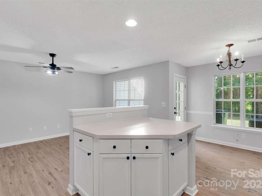 4586 Antelope Lane, Charlotte, NC 28269.  MLS# CAR4279395, YatesRealty ID 7840. 