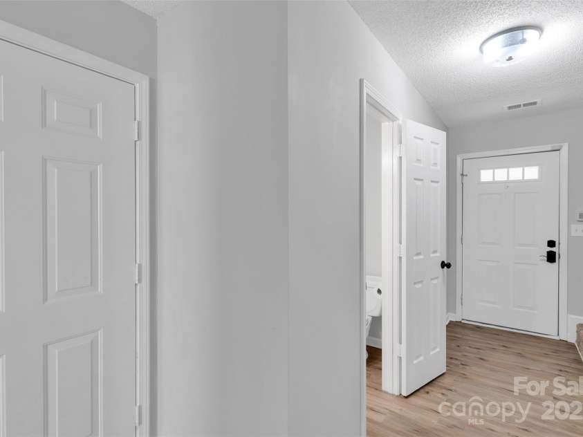 4586 Antelope Lane, Charlotte, NC 28269.  MLS# CAR4279395, YatesRealty ID 7840. 