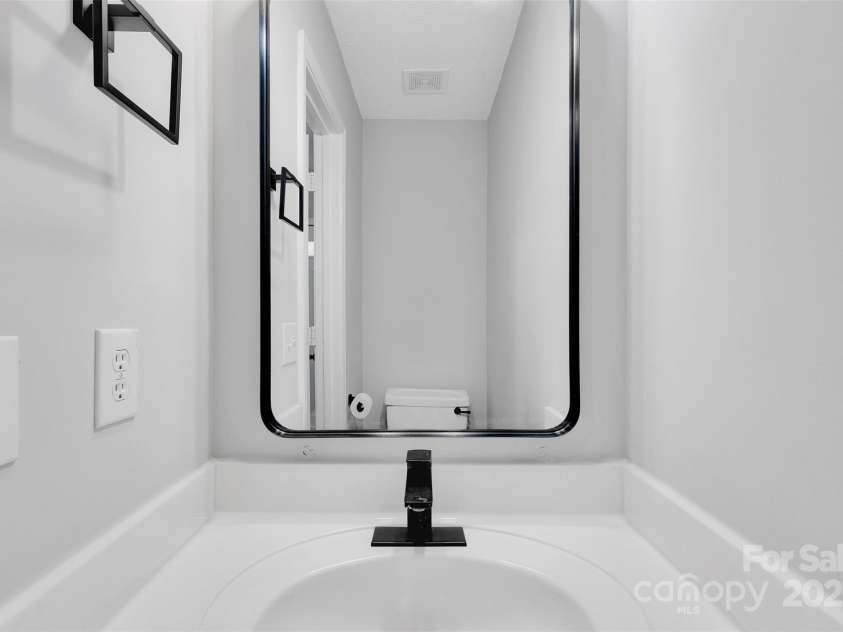 4586 Antelope Lane, Charlotte, NC 28269.  MLS# CAR4279395, YatesRealty ID 7840. 