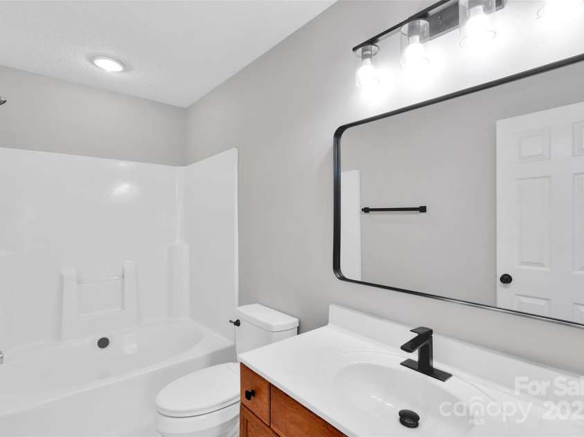 4586 Antelope Lane, Charlotte, NC 28269.  MLS# CAR4279395, YatesRealty ID 7840. 