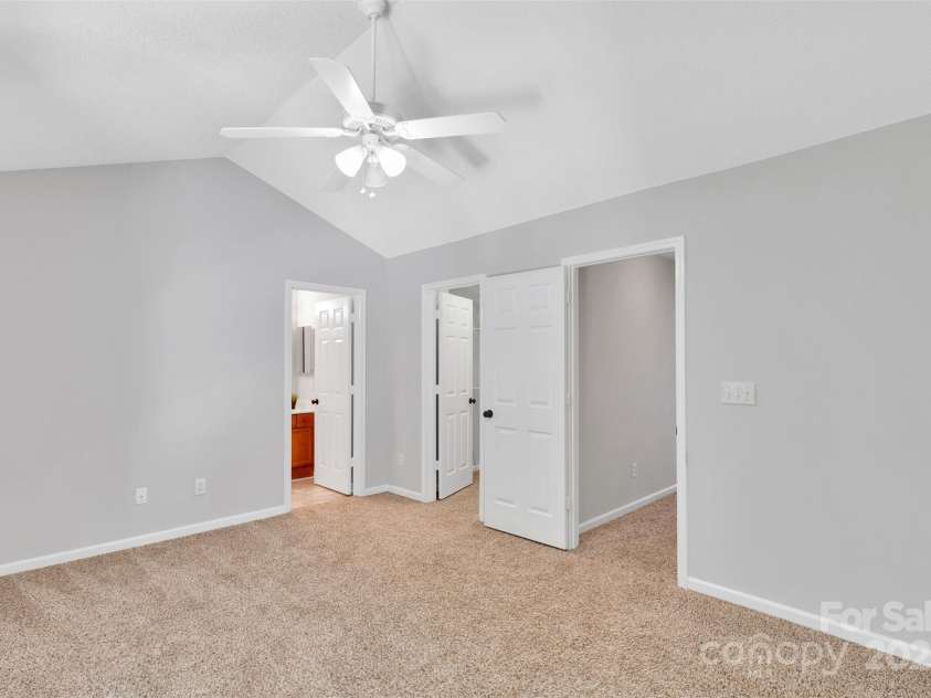 4586 Antelope Lane, Charlotte, NC 28269.  MLS# CAR4279395, YatesRealty ID 7840. 