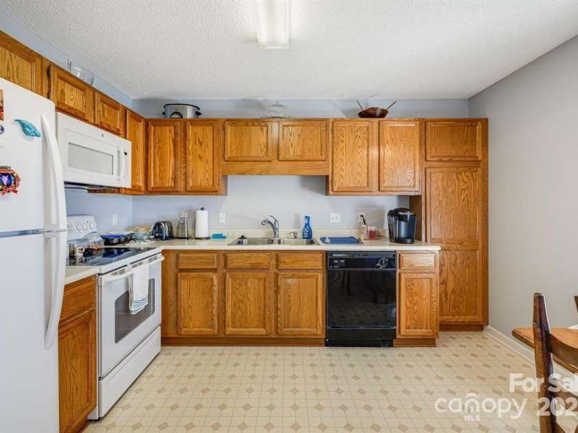 2904 Sagamore Lane, Asheville, NC 28806.  MLS# CAR4327519, YatesRealty ID 7841. 