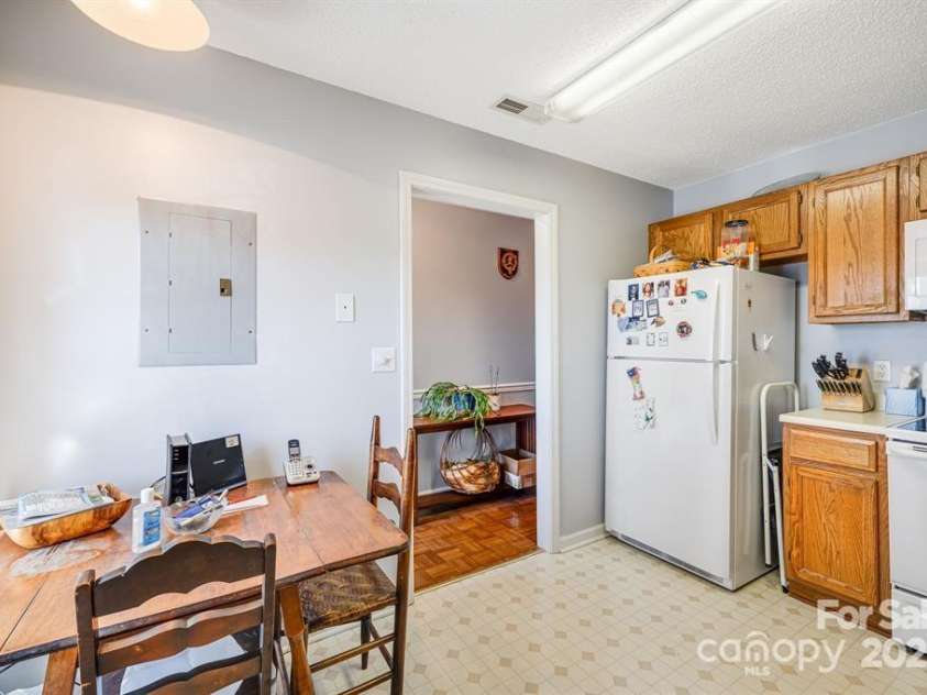 2904 Sagamore Lane, Asheville, NC 28806.  MLS# CAR4327519, YatesRealty ID 7841. 