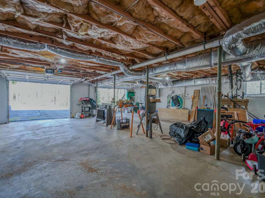 195 Long John Drive, Hendersonville, NC 28791.  MLS# CAR4360277, YatesRealty ID 7842. DOUBLE GARAGE 