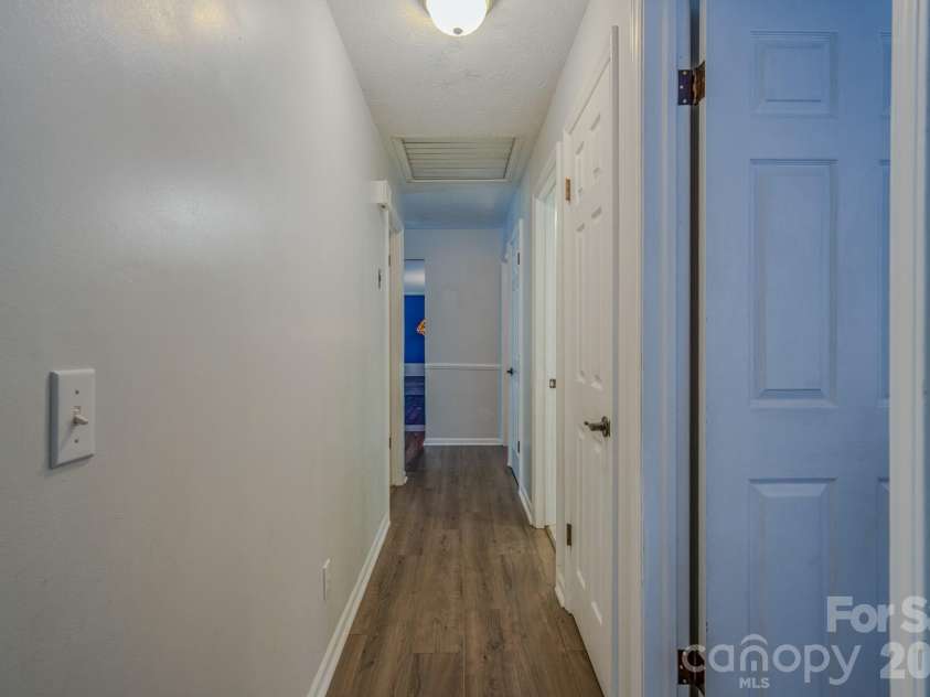195 Long John Drive, Hendersonville, NC 28791.  MLS# CAR4360277, YatesRealty ID 7842. HALLWAY