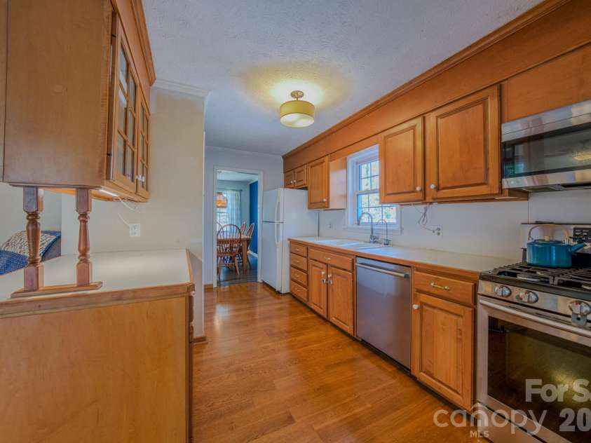 195 Long John Drive, Hendersonville, NC 28791.  MLS# CAR4360277, YatesRealty ID 7842. KITCHEN